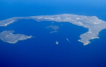 Σαντορίνη: Οδηγός για Καλντέρα, Ηλιοβασίλεμα & Παραλίες